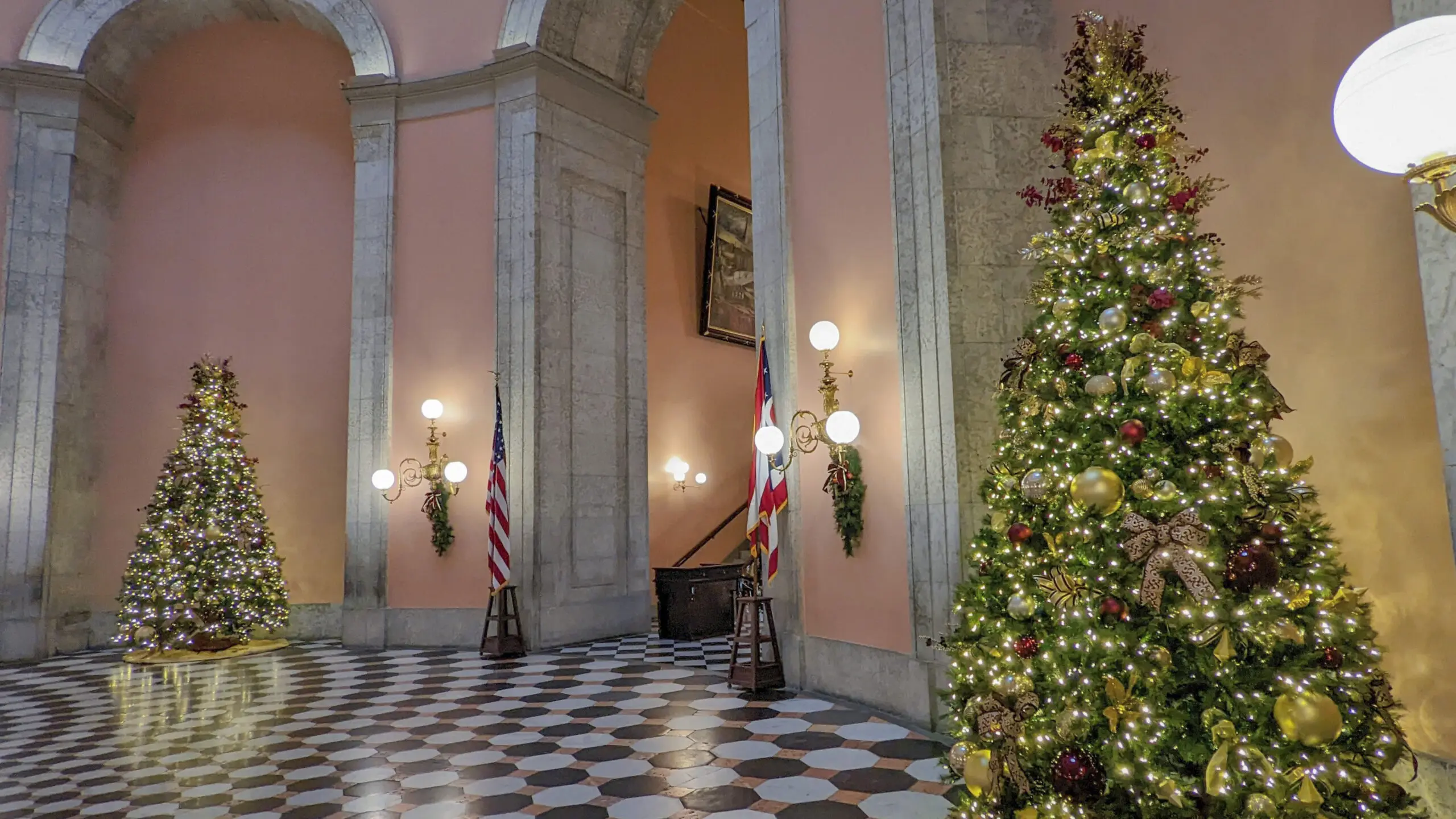 Holiday Decor at the Ohio Statehouse Rotunda